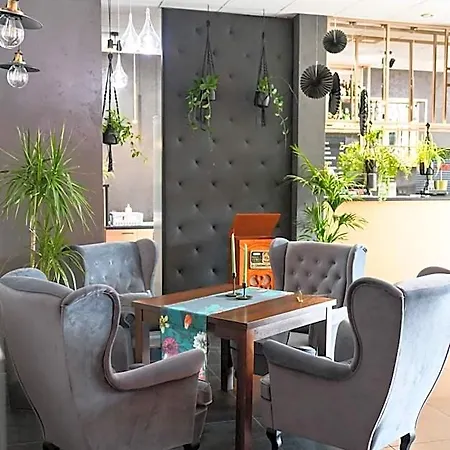 Nata Goscinne Restauracja Отель типа 